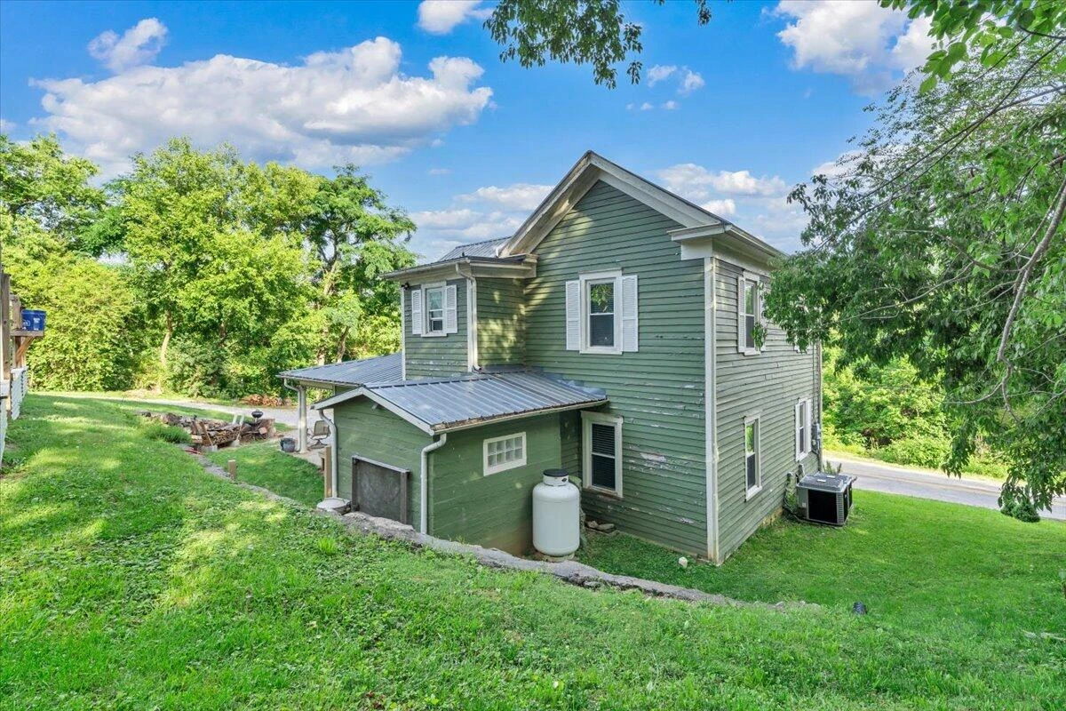 214 1st ST - Photo 41