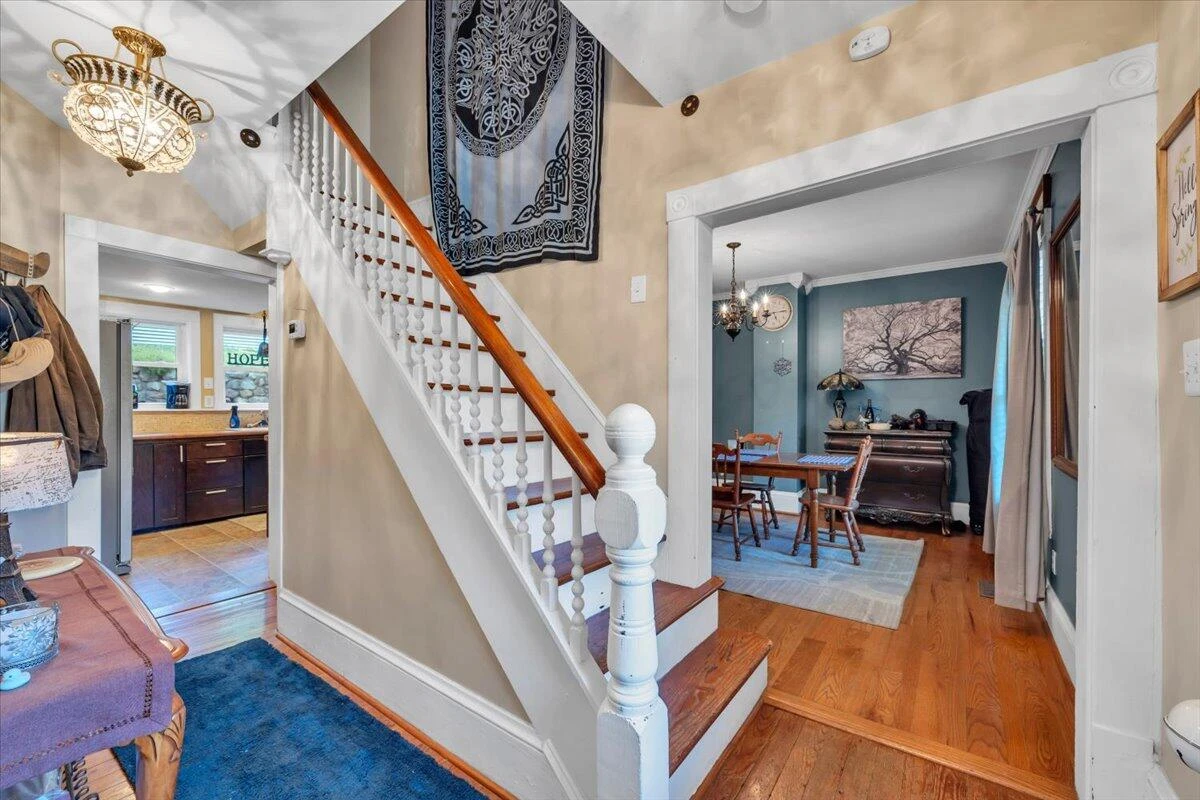 214 1st ST - Photo 6
