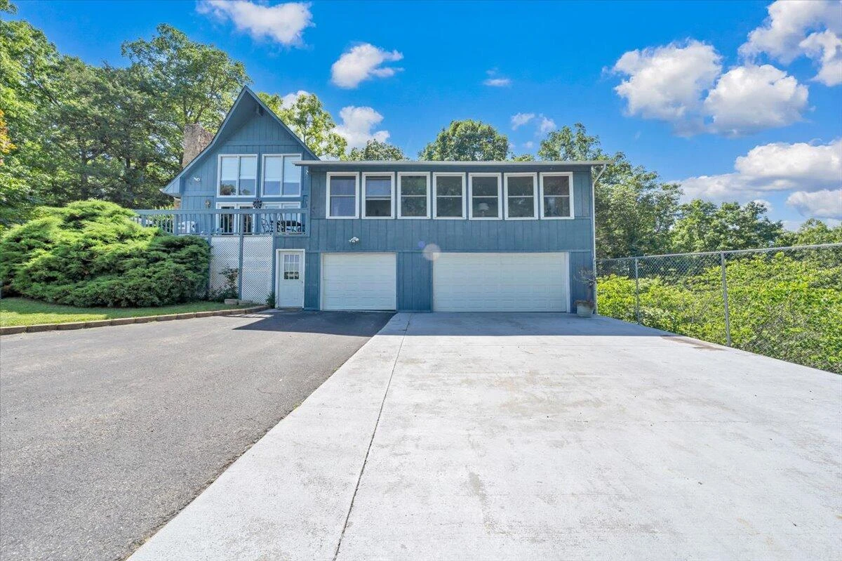 581 Idle Acres RD