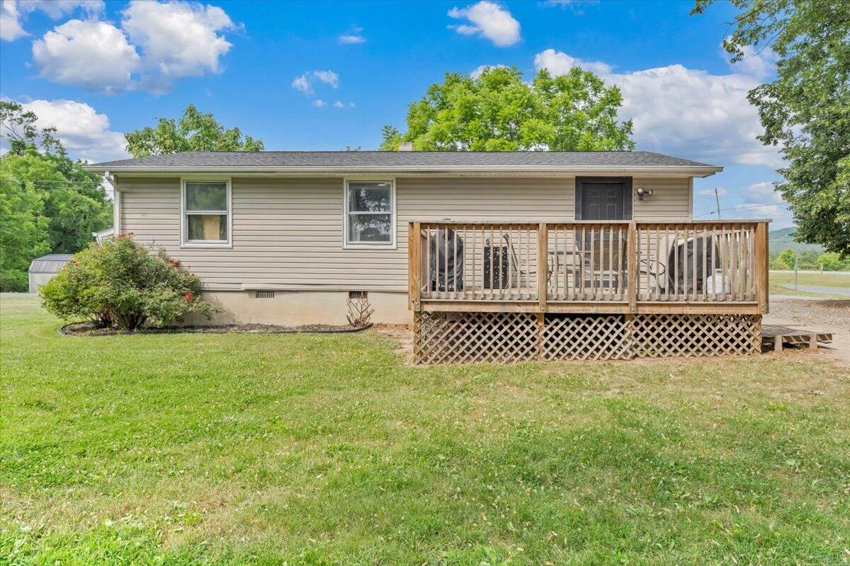 1383 Colonial RD