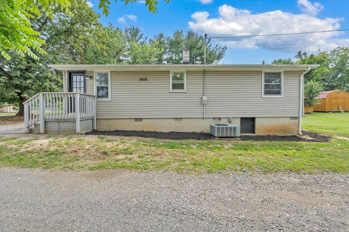 1383 Colonial RD - Photo 16