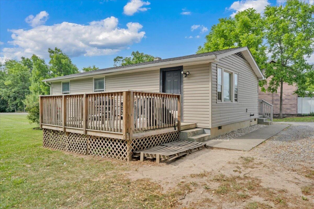 1383 Colonial RD - Photo 2