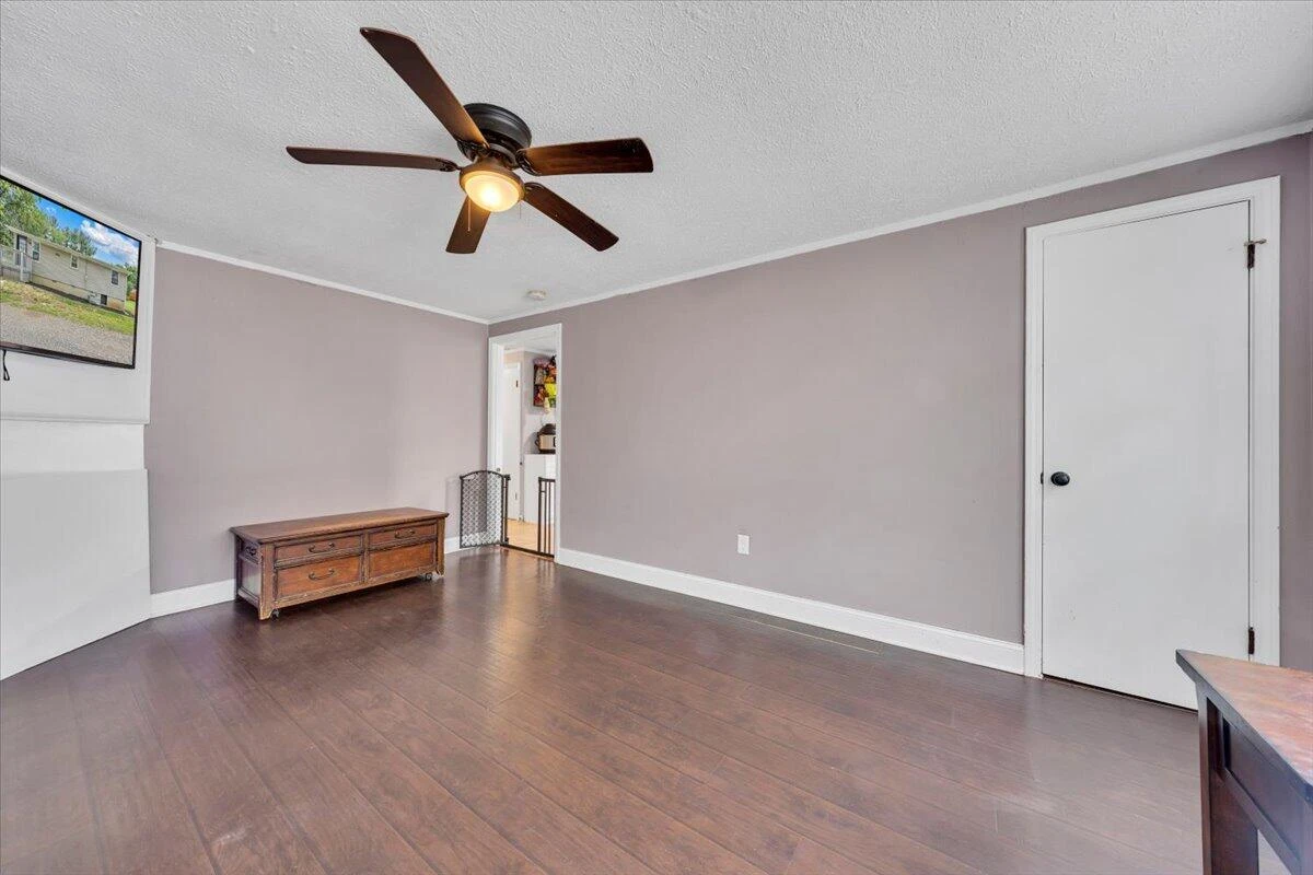 1383 Colonial RD - Photo 3