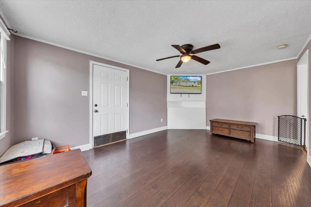 1383 Colonial RD - Photo 4
