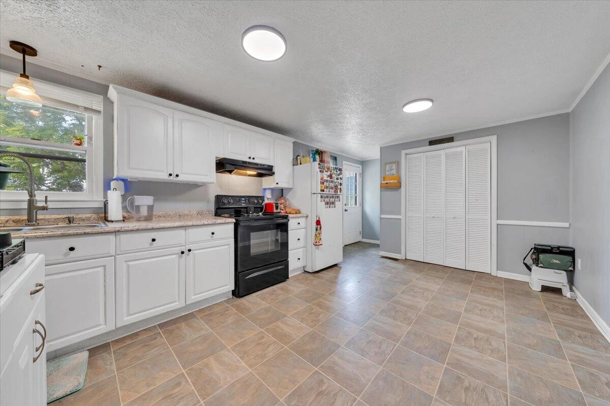 1383 Colonial RD - Photo 6