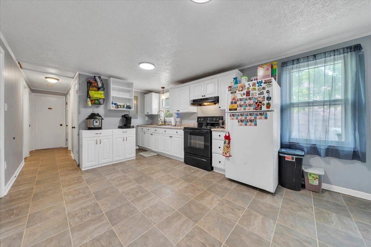 1383 Colonial RD - Photo 7