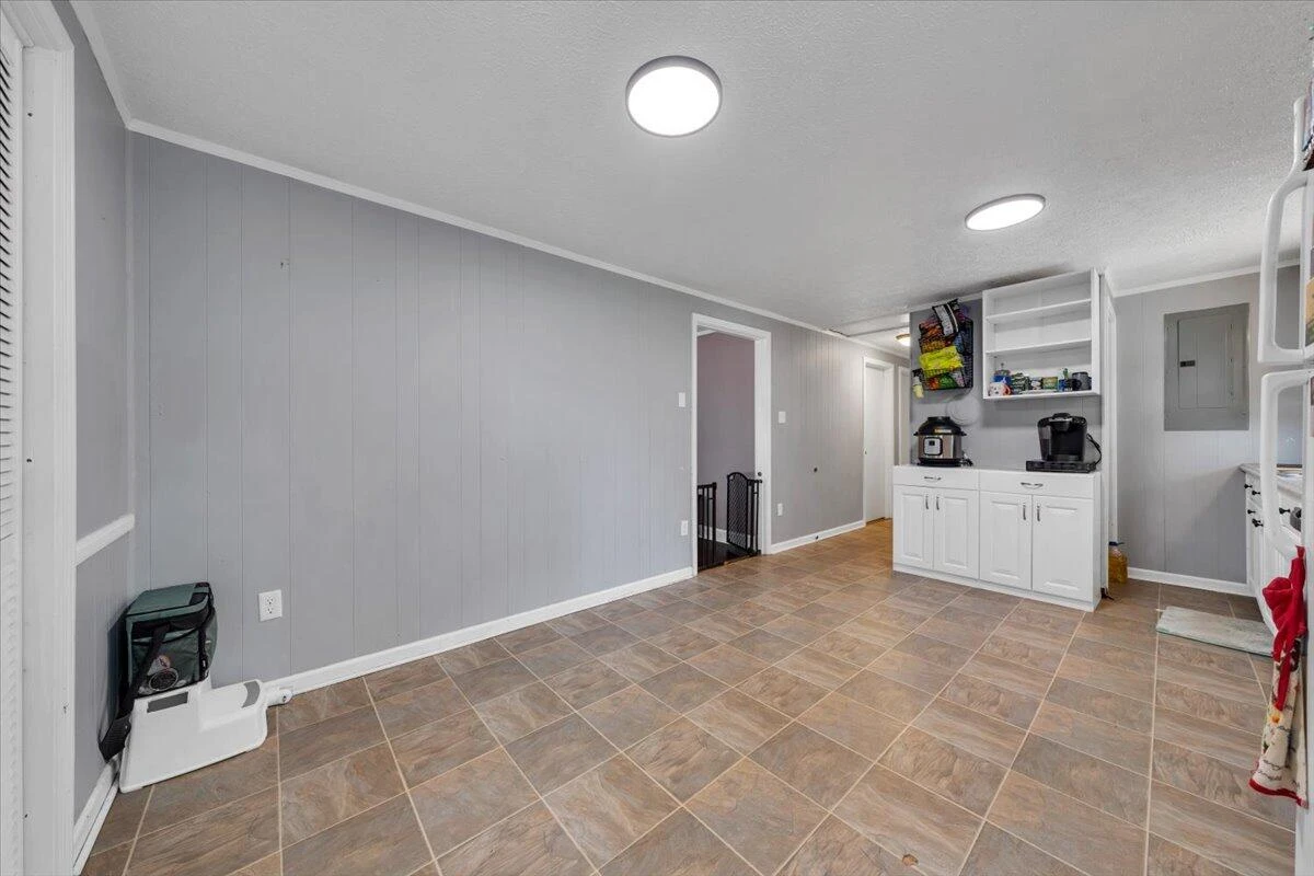 1383 Colonial RD - Photo 8