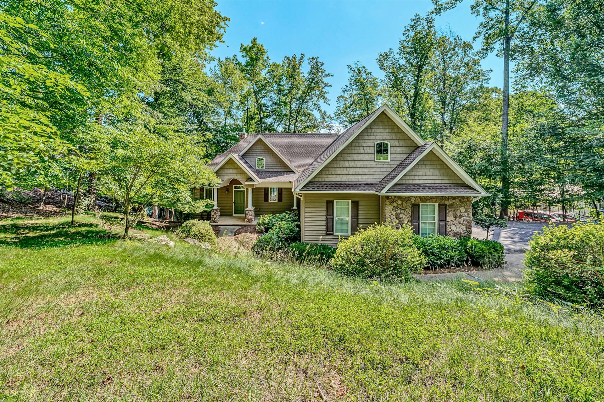 1617 Walnut Run DR