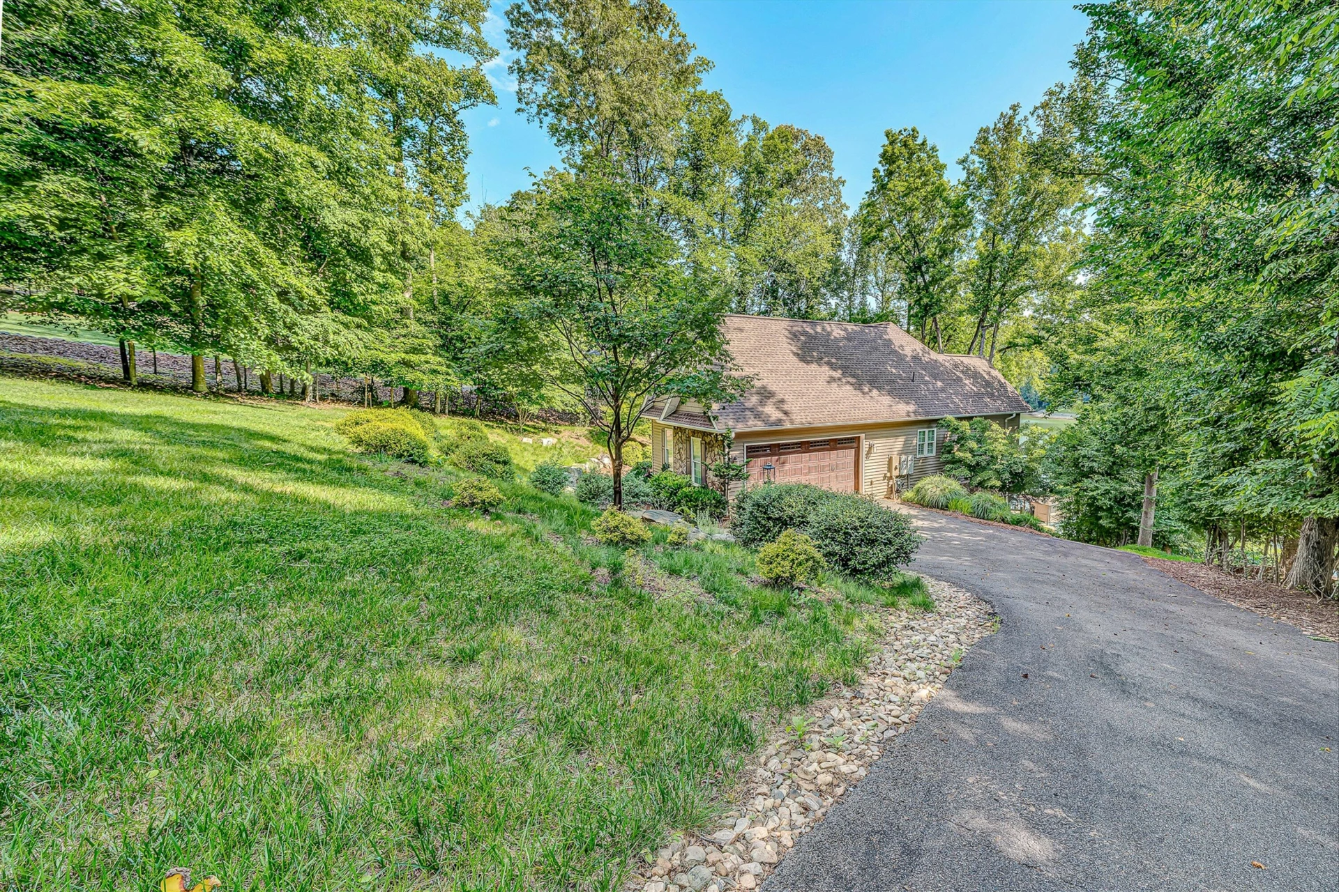 1617 Walnut Run DR - Photo 2