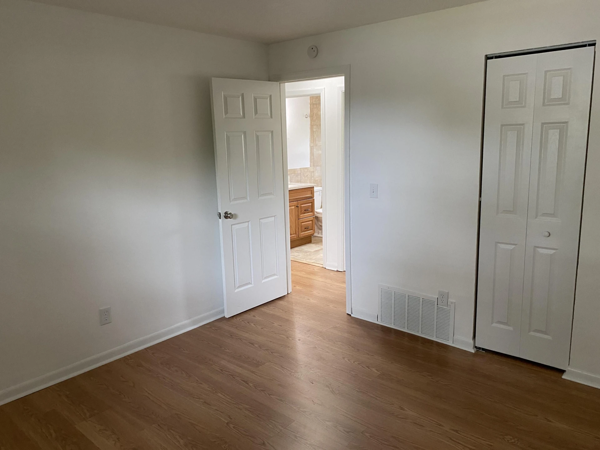 3905 Maine AVE NW - Photo 10