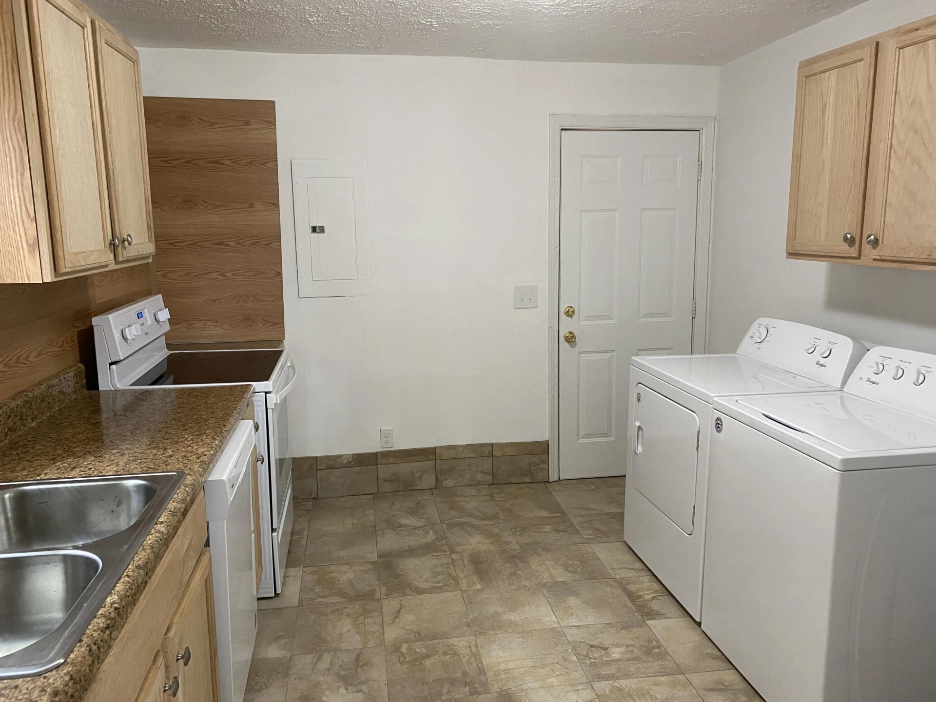 3905 Maine AVE NW - Photo 7