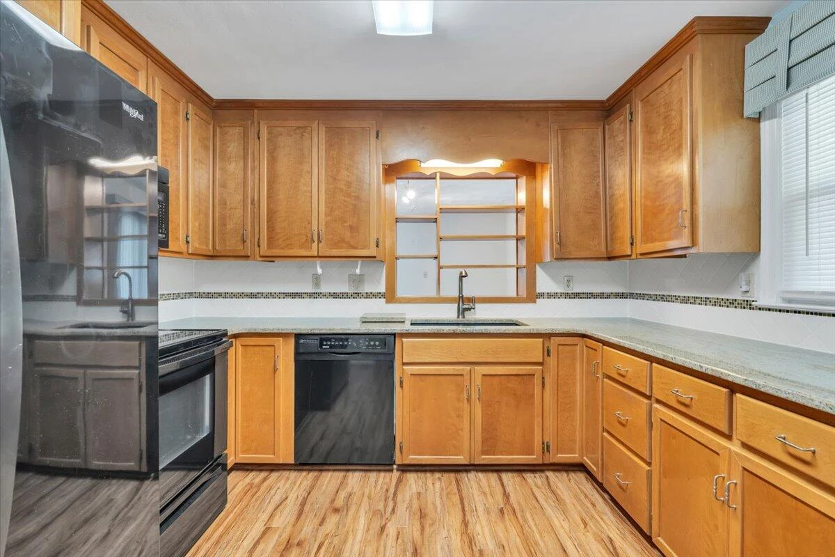 55 Tyree ST - Photo 11