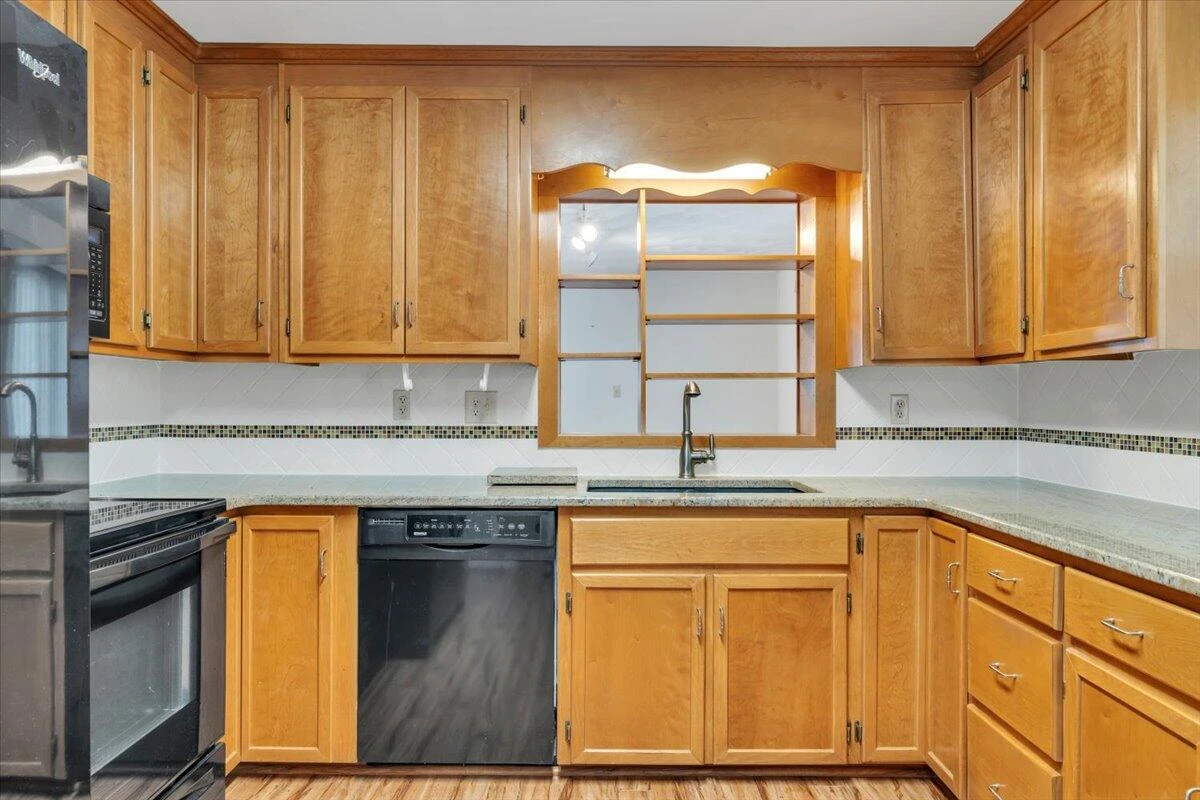 55 Tyree ST - Photo 12