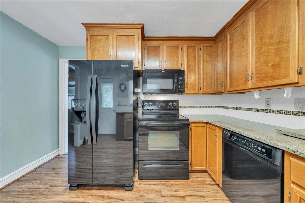 55 Tyree ST - Photo 13