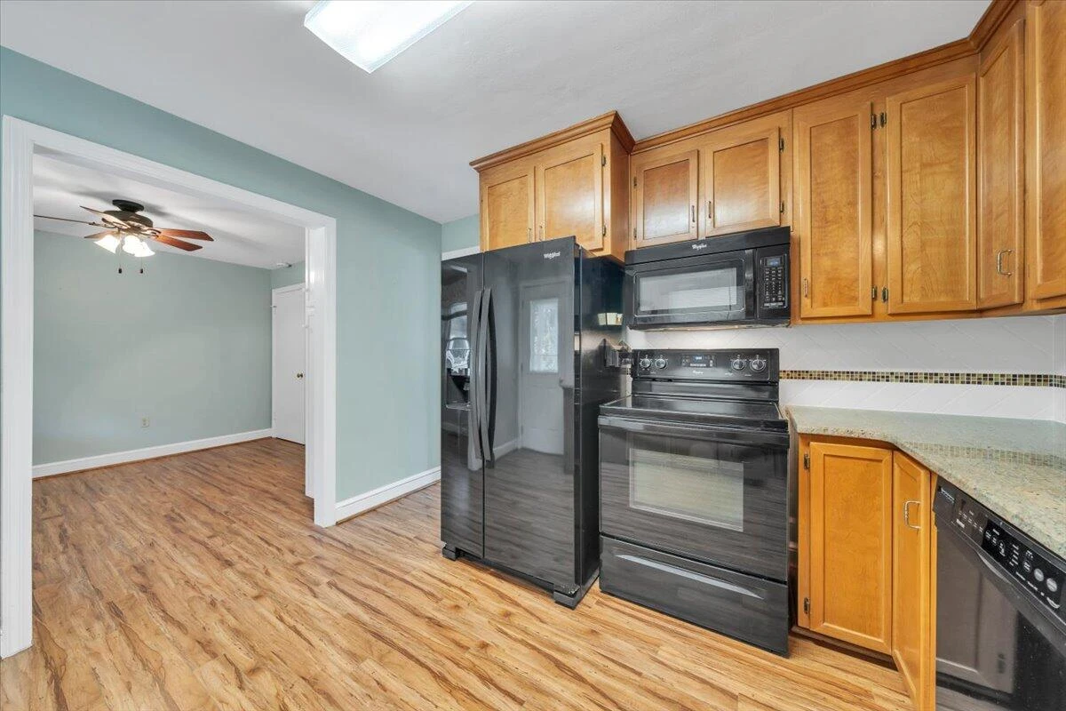 55 Tyree ST - Photo 14