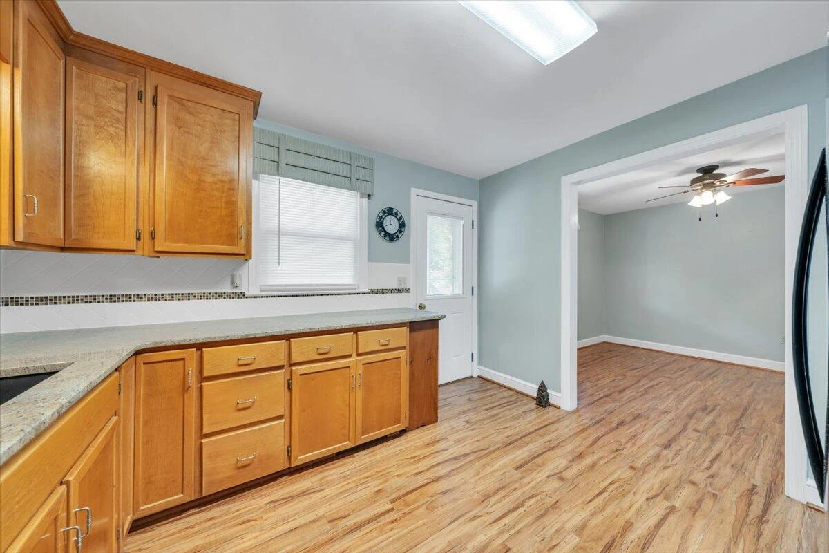 55 Tyree ST - Photo 15