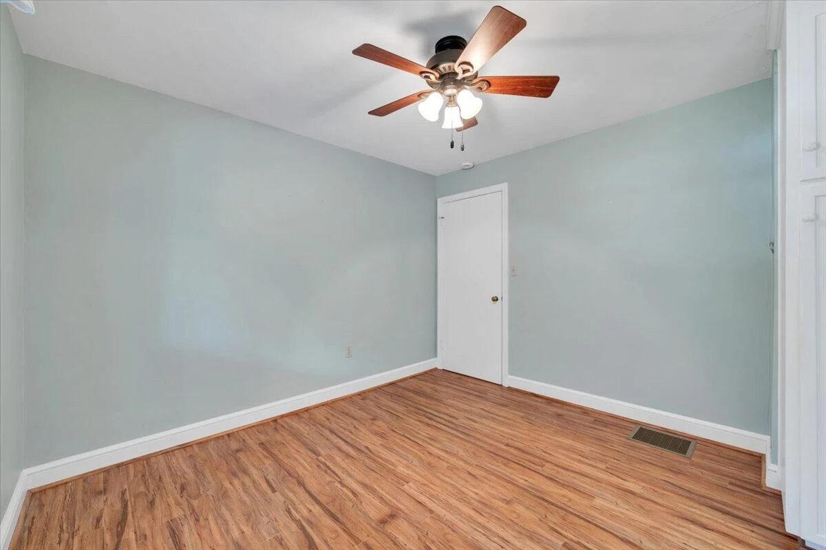 55 Tyree ST - Photo 16