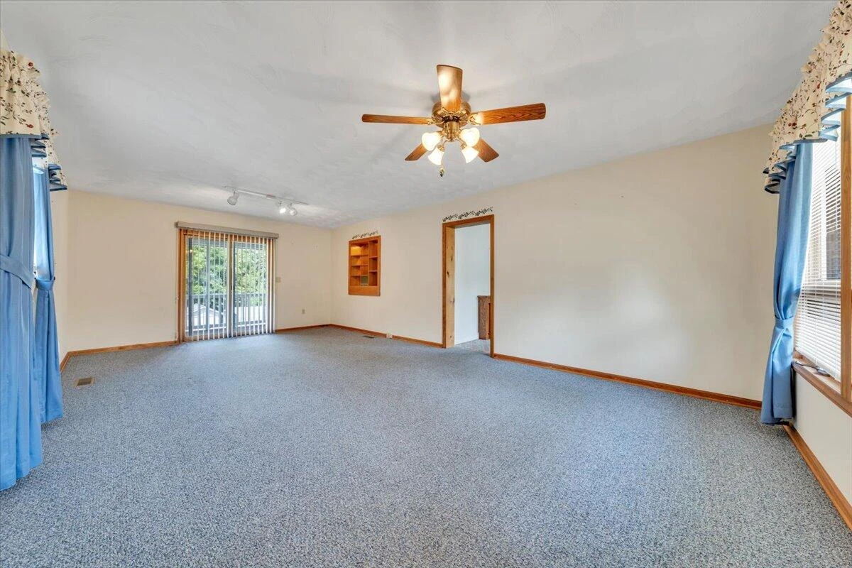 55 Tyree ST - Photo 18