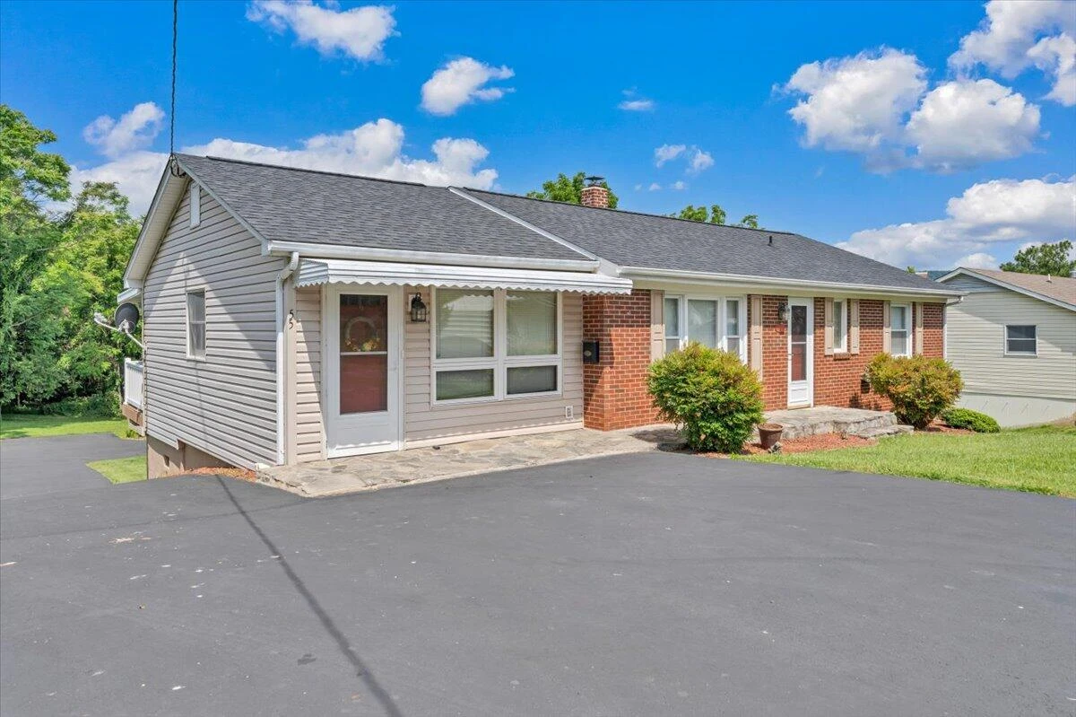 55 Tyree ST - Photo 2