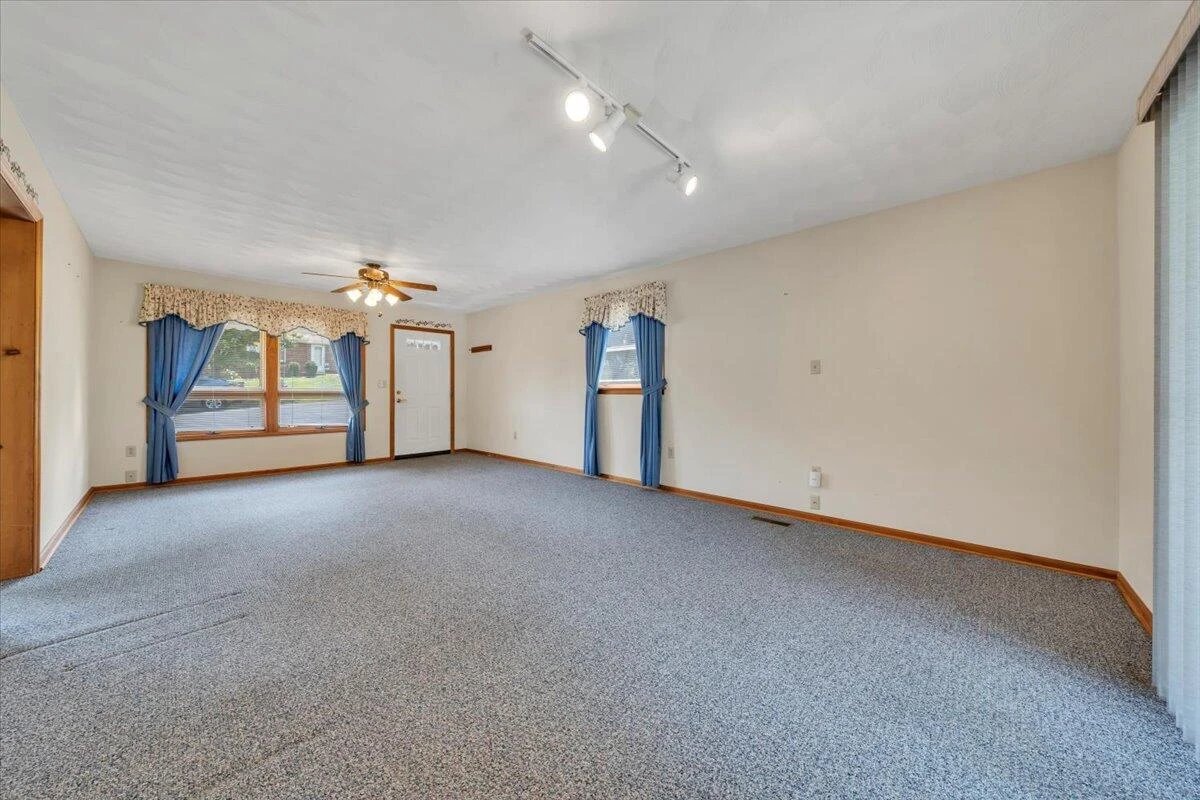 55 Tyree ST - Photo 23