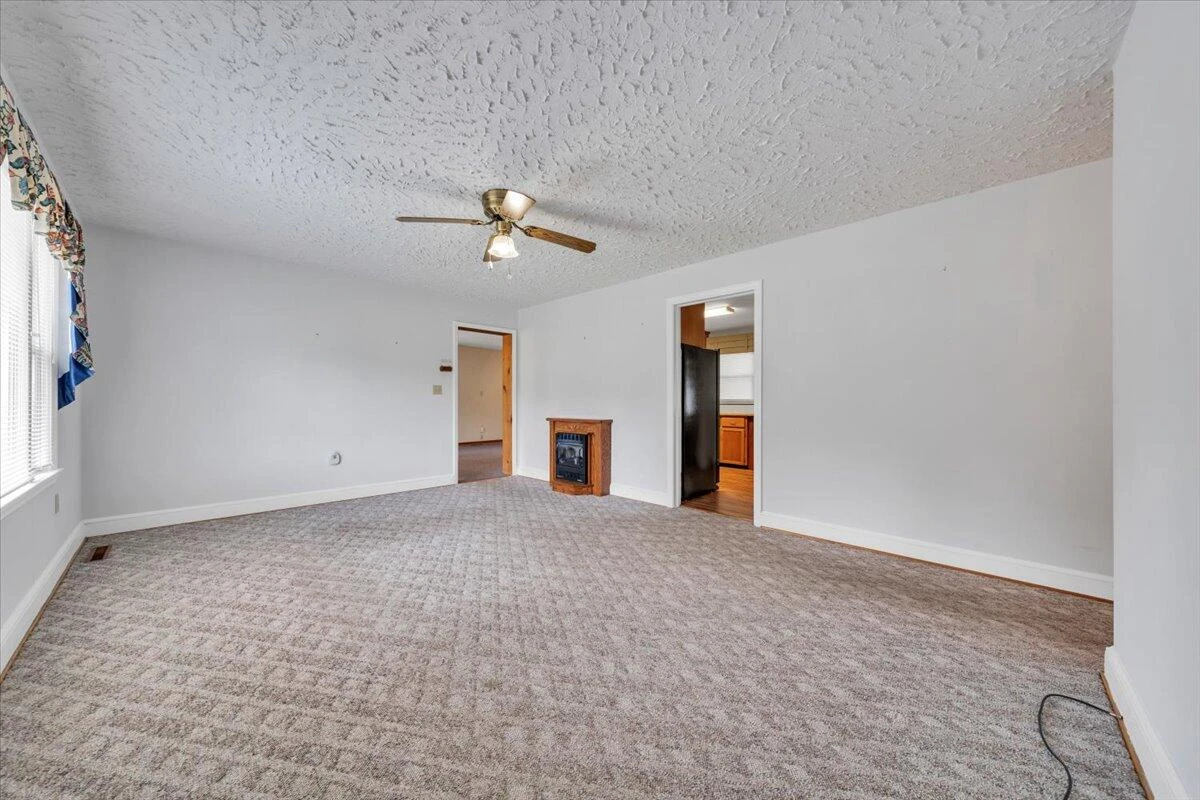 55 Tyree ST - Photo 3
