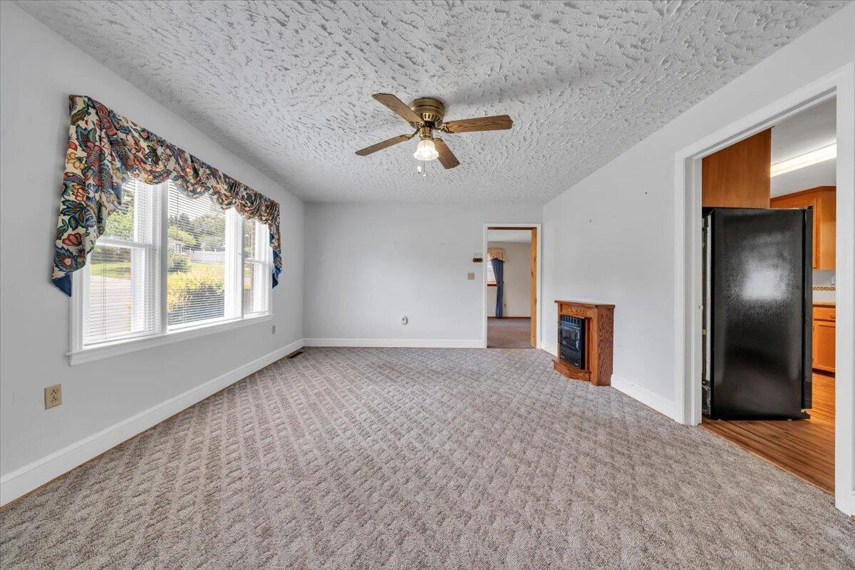55 Tyree ST - Photo 4