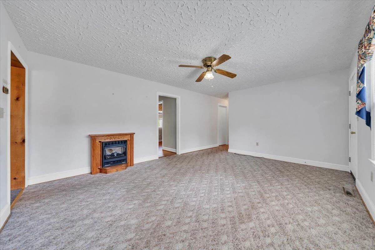 55 Tyree ST - Photo 8