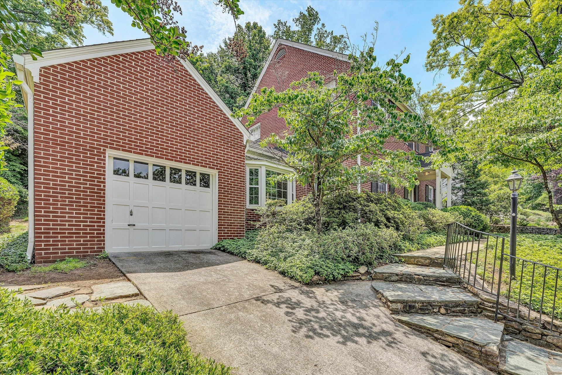 2830 Longview AVE SW - Photo 2
