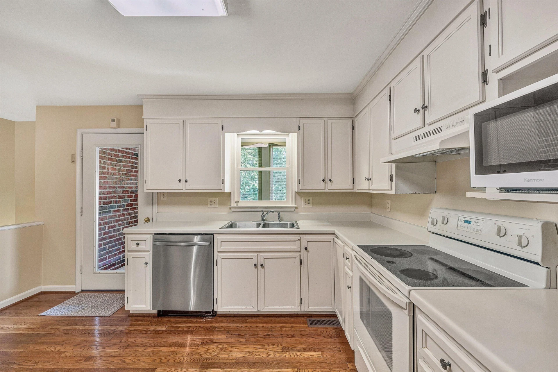 2231 Broadway AVE SW #D - Photo 14