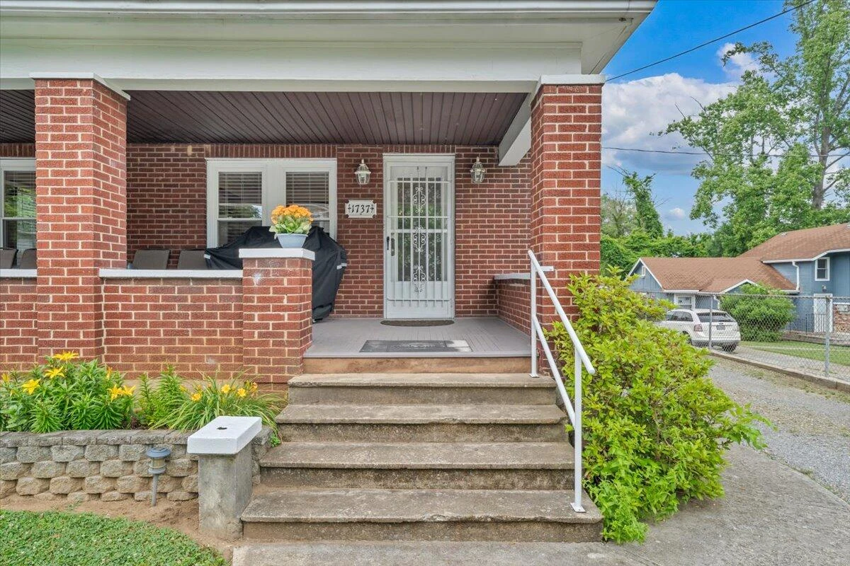1737 16th ST SE - Photo 2