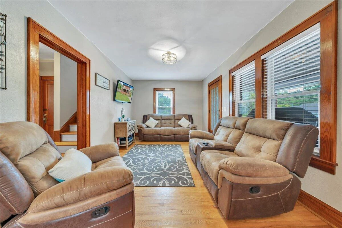 1737 16th ST SE - Photo 7
