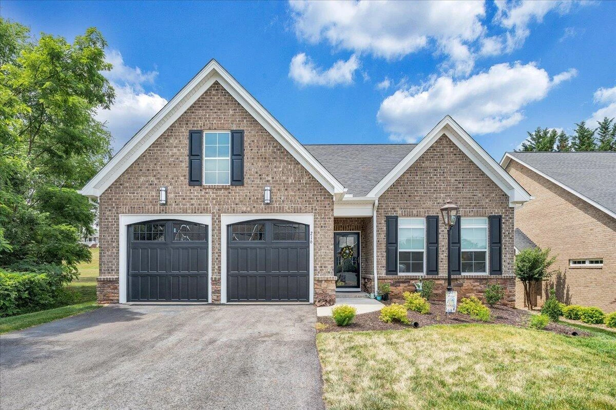 216 Stonecreek WAY