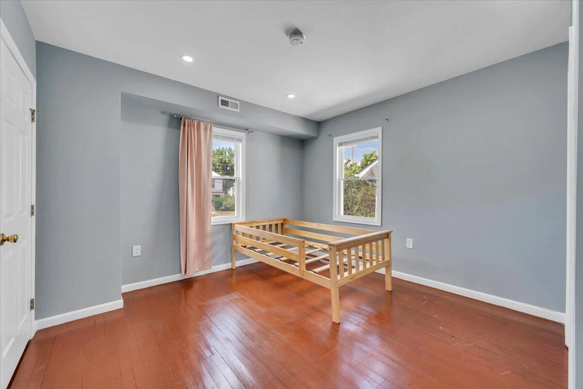 1415 Jamison AVE SE - Photo 11