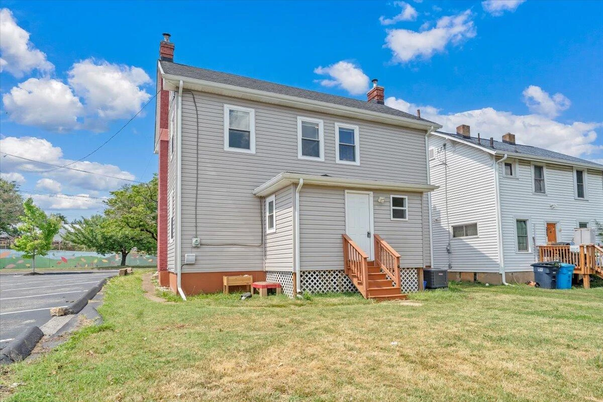 1415 Jamison AVE SE - Photo 22
