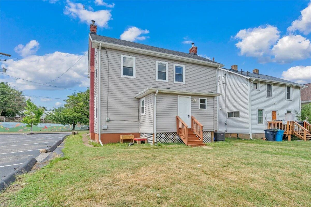 1415 Jamison AVE SE - Photo 23