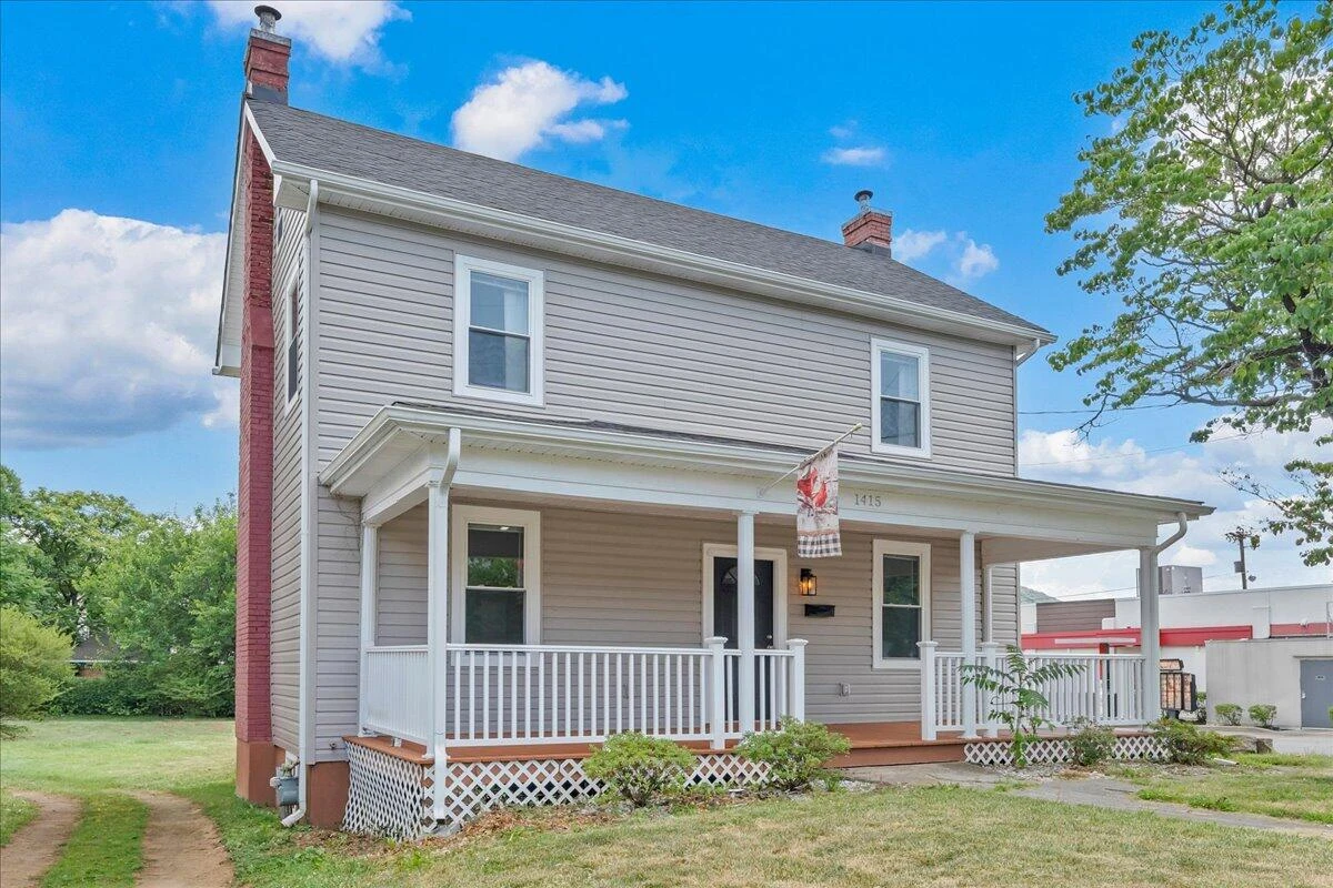 1415 Jamison AVE SE - Photo 3