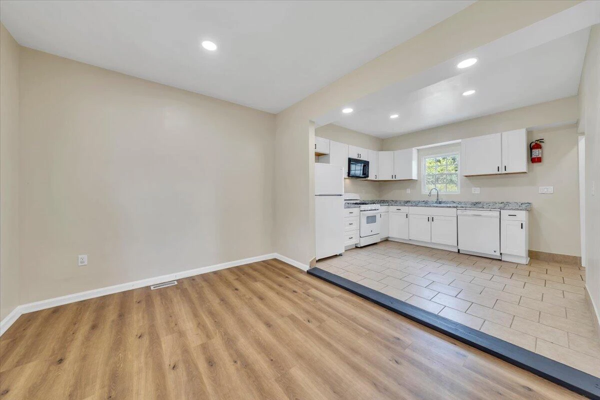 1415 Jamison AVE SE - Photo 30