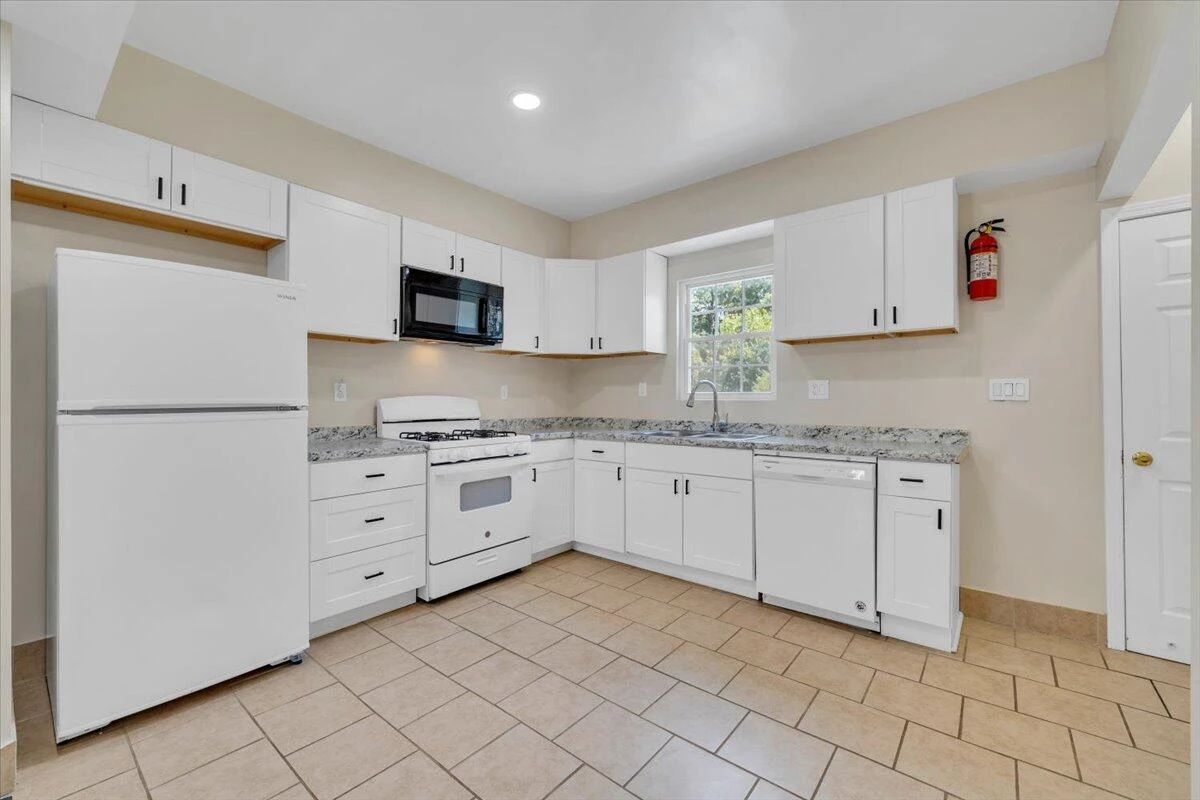 1415 Jamison AVE SE - Photo 33