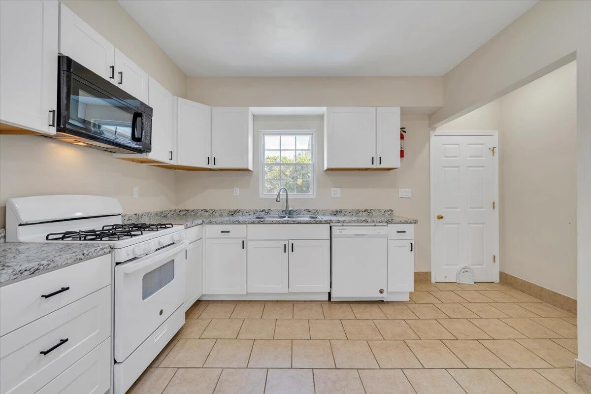 1415 Jamison AVE SE - Photo 34