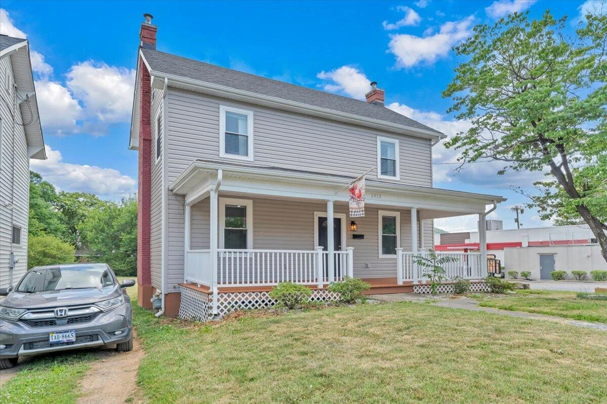 1415 Jamison AVE SE - Photo 4