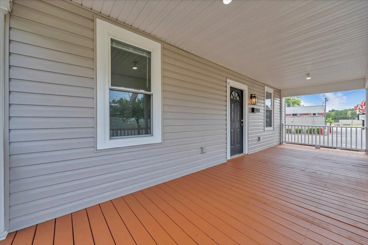 1415 Jamison AVE SE - Photo 5