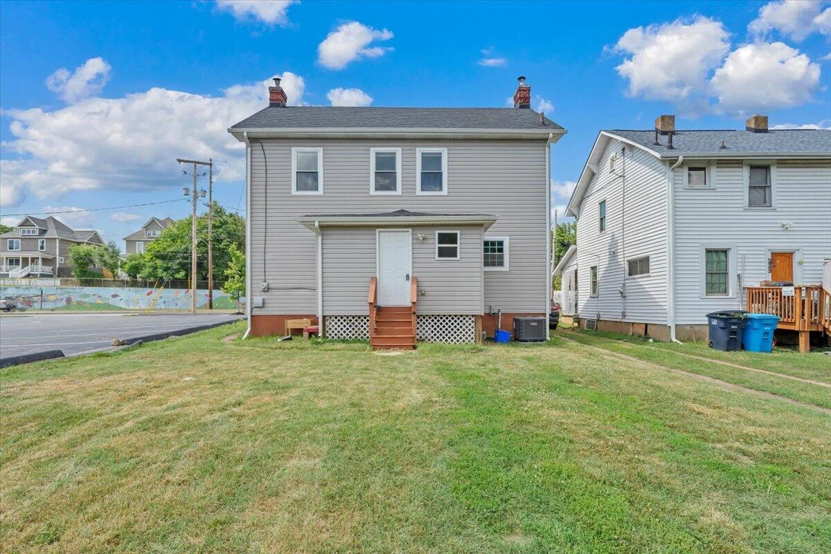 1415 Jamison AVE SE - Photo 7
