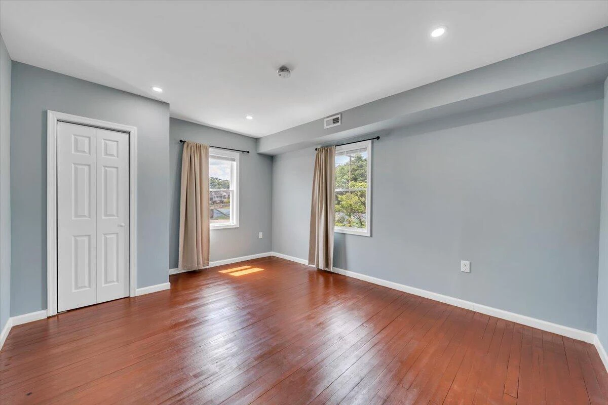 1415 Jamison AVE SE - Photo 9