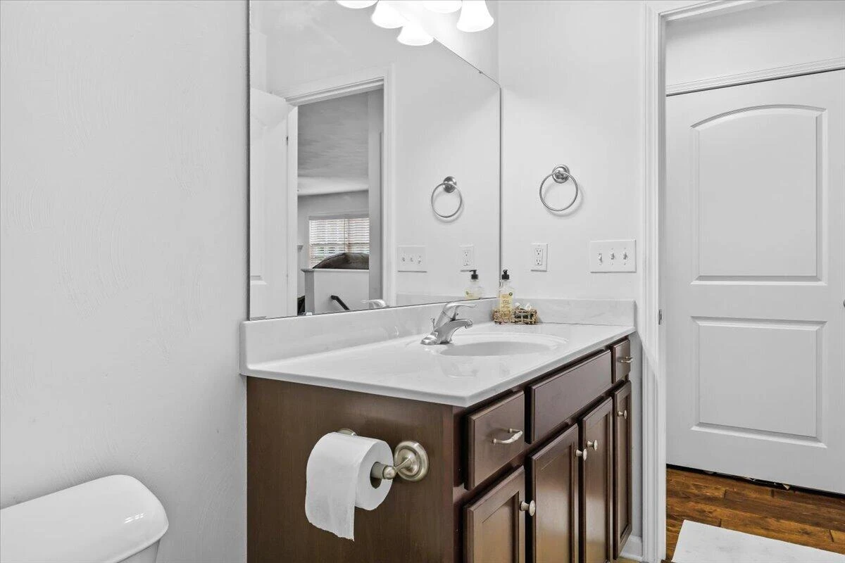 1048 Saint Clair LN - Photo 11