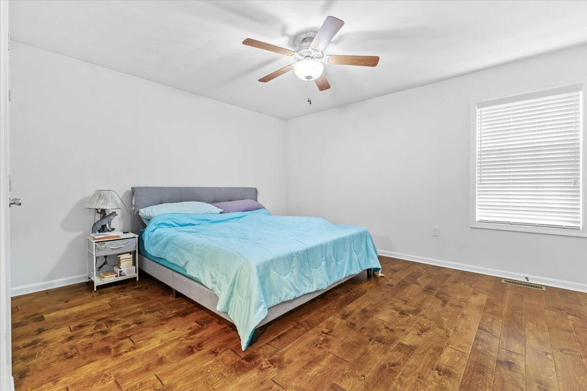 1048 Saint Clair LN - Photo 12