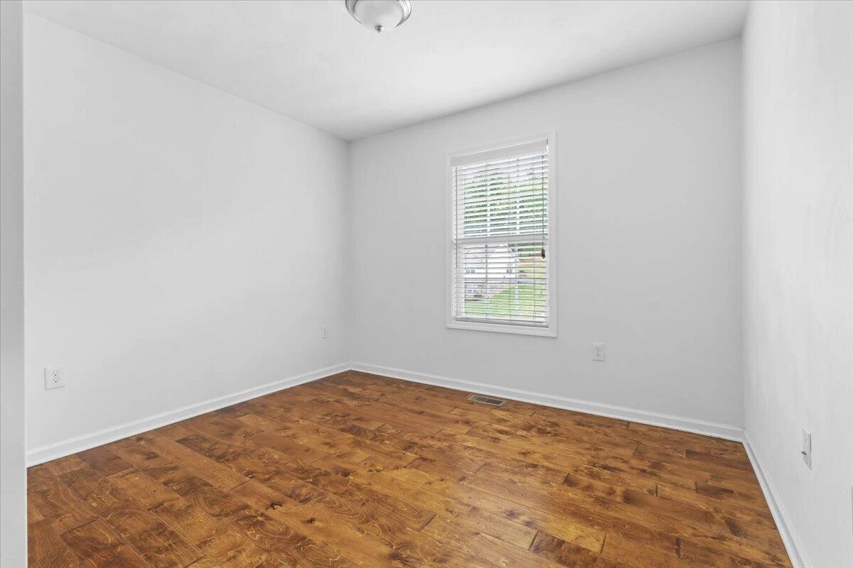 1048 Saint Clair LN - Photo 16