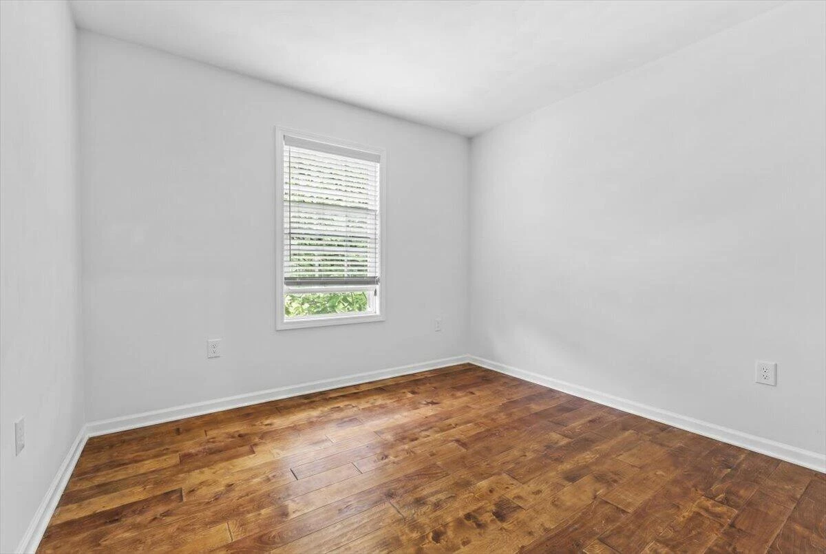 1048 Saint Clair LN - Photo 18