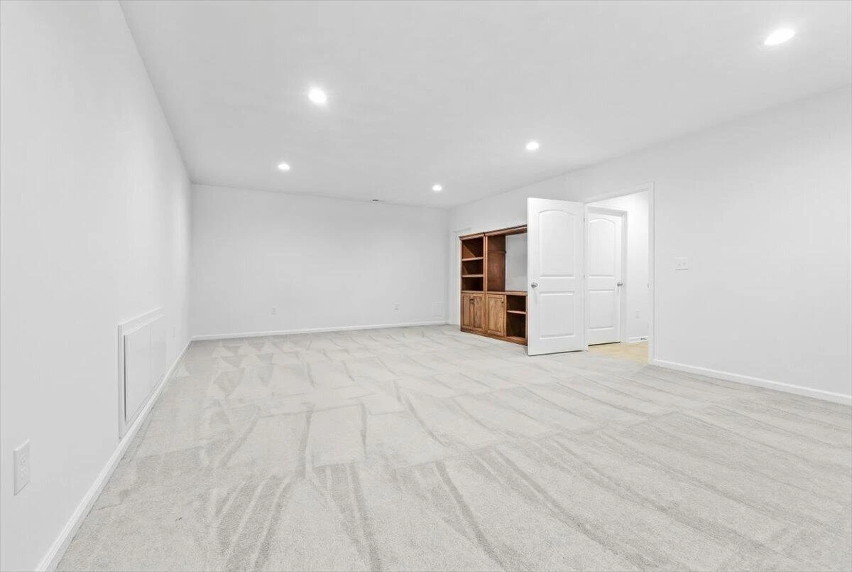 1048 Saint Clair LN - Photo 20