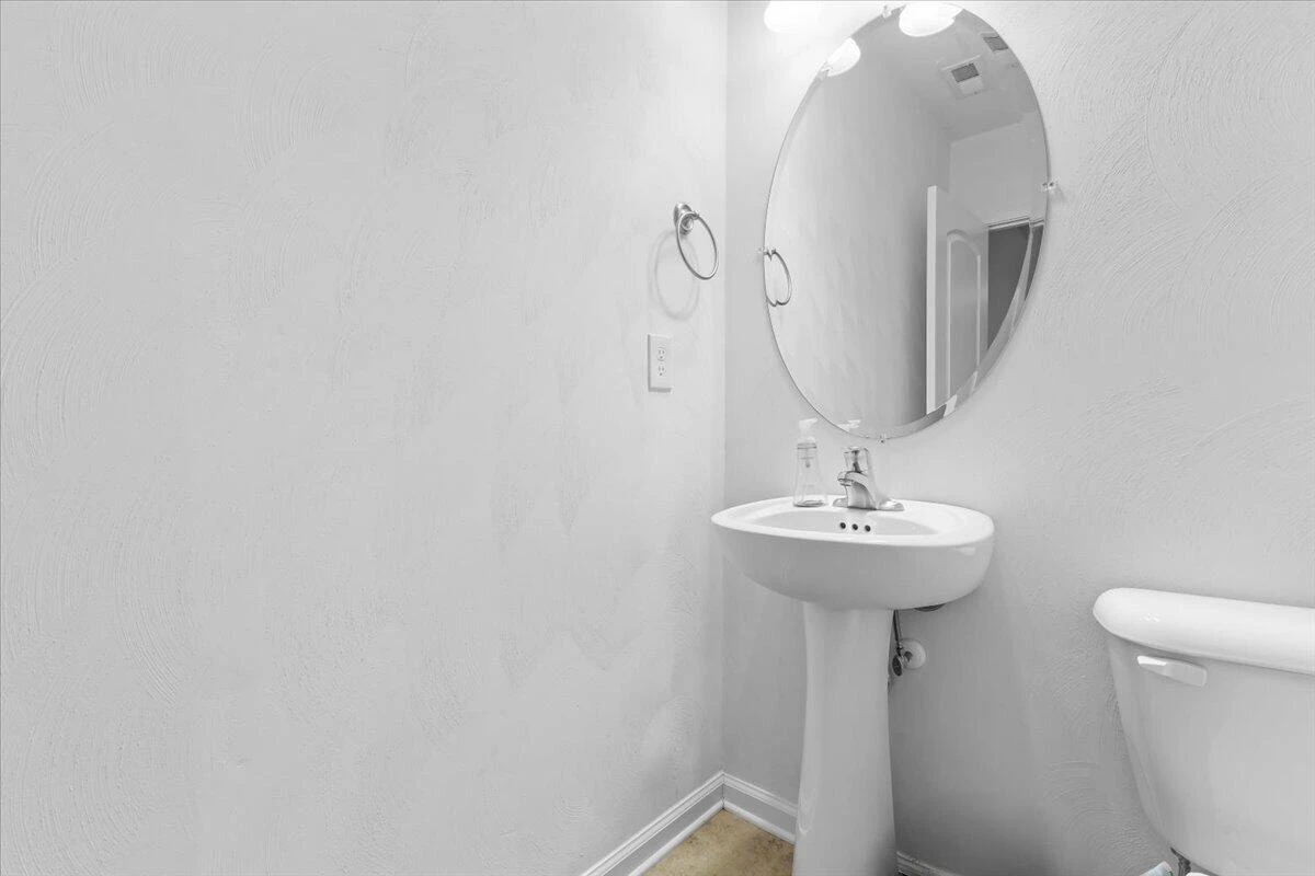 1048 Saint Clair LN - Photo 21