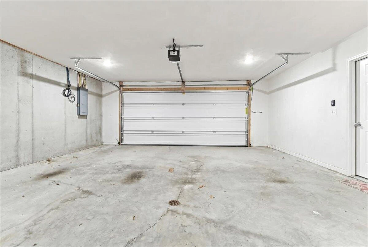 1048 Saint Clair LN - Photo 23